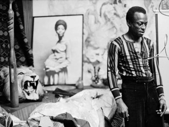 Miles Davis in his house, West 77th Street, NY, 1969_Don Hunstein_Sony Music Entertainement