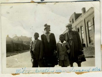 Miles Davis, siter Dorothy Mae, brother Vermon and mother Cleota H. Henry Davis surnamed Mama-Cleo_Anthony Barboza