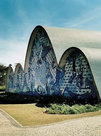 Oscar Niemeyer/L'église Saint François d'Assise_Ensemble de Pampulha, Belo Horizonte, 1940_Mathieu Salvaing-Assouline