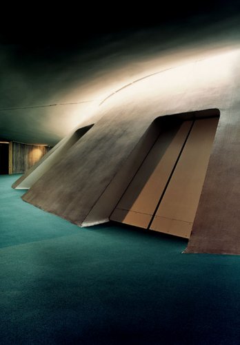 Oscar Niemeyer/Le siège du Parti Communiste français, 1965_Mathieu Salvaing-Assouline