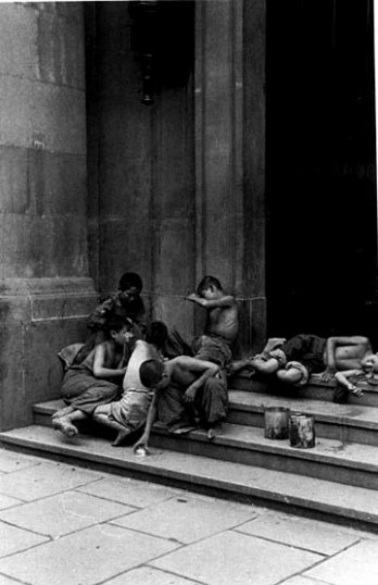 Tata Sam Bejan_Children beggars