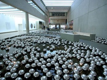 Yayoi Kusama_Narcissus Garden