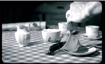 Eija-Liisa Ahtila_Me/We ; OK, Gray, 1993_Courtesy Marian Goodman Gallery, New York et Paris