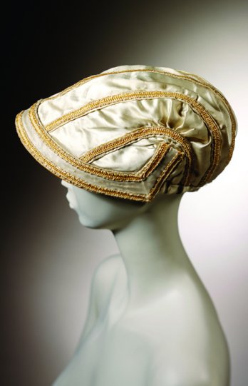Stephen Jones/Silk and straw_bonnet, 1807_V&A Images