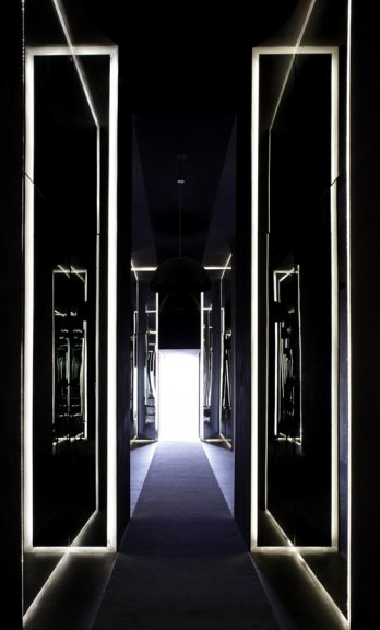 Habita Hotel_Distrito Capital_Adrian Dirand/_ENTRANCE MIRRORS