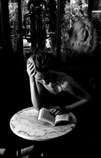Ferdinando Scianna /Girl with a book